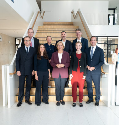Gruppenbild auf der Treppe