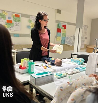 Umgang mit Baby wird erkl&auml;rt