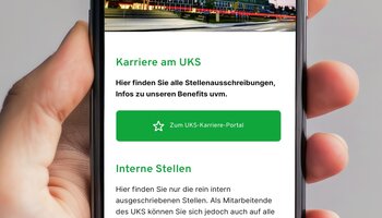 Hand mit Smartphone