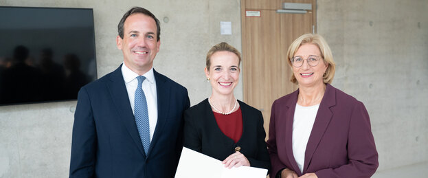 Aufsichtsratsvorsitzender David Lindemann mit Prof. Dr. Dr. Stephanie Tritt und Ministerpr&auml;sidentin Anke Rehlinger