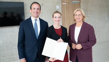 Aufsichtsratsvorsitzender Lindemann mit Professorin Tritt und Ministerpräsidentin Rehlinger