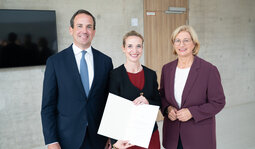 Aufsichtsratsvorsitzender David Lindemann mit Prof. Dr. Dr. Stephanie Tritt und Ministerpräsidentin Anke Rehlinger