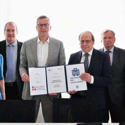 ertragsunterzeichnung für eine Stiftungsprofessur für Neuroimmunologie