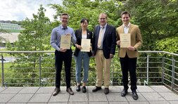 Die Preistr&auml;ger des Calogero-Pagliarello-Preises mit Dekan Prof. Hannig