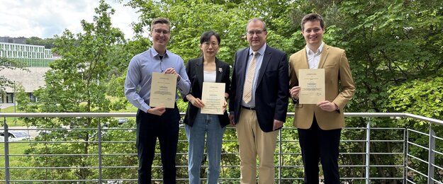 Die Preistr&auml;ger des Calogero-Pagliarello-Preises mit Dekan Prof. Hannig