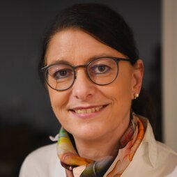 Prof. Sigrun Smola